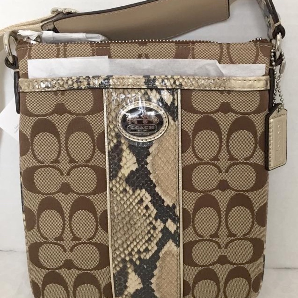 Brand New COACH Sutton Signature Python Swingpack - Picture 3 of 8